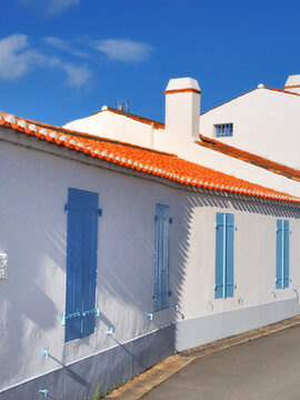 maison volets bleus vendee
